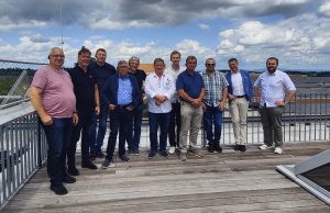 PV-Spezialisten mit Detlef Mikulsky und Michael Zeger von IBC Solar bei der Fronius-Werksführung.