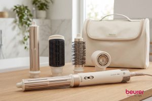 Der neue Beurer HT 100 ist ein 5-in-1-Airstyler, der Trocknen, Glätten, Lockenstyling und Volumenaufbau mithilfe von fünf wechselbaren Aufsätzen ermöglicht. (Foto: Beurer)