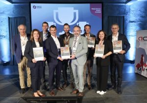 Am 17. September 2026 war der REAKTOR Wien Epizentrum für die Zukunft des stationären Handels in Europa. Bei der zweiten Ausgabe des HV-Handelsflächenforums kamen mehr als 200 Gäste aus Handel, Immobilienwirtschaft, Technologie und Politik zusammen. (Foto: Handelsverband)